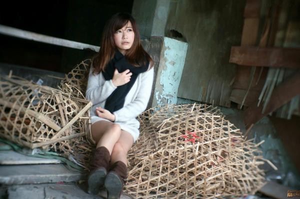 森迫永依 森迫永依  台湾正妹丸子：台南小西门老宅复古风外拍，简约毛衣尽显清纯气质，文艺写真大赏第2张图片
