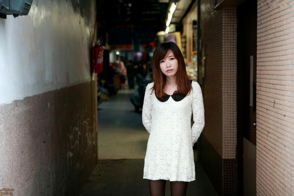 森迫永依 森迫永依  台湾正妹丸子：台南小西门老宅复古风外拍，简约毛衣尽显清纯气质，文艺写真大赏第7张图片
