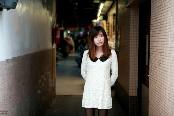 森迫永依 森迫永依  台湾正妹丸子：台南小西门老宅复古风外拍，简约毛衣尽显清纯气质，文艺写真大赏第8张图片