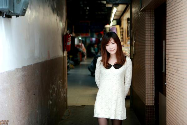 森迫永依 森迫永依  台湾正妹丸子：台南小西门老宅复古风外拍，简约毛衣尽显清纯气质，文艺写真大赏第9张图片