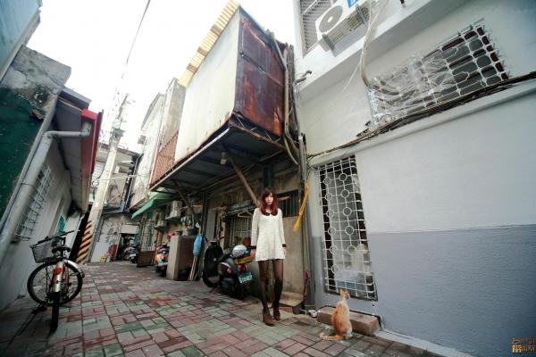 森迫永依 森迫永依  台湾正妹丸子：台南小西门老宅复古风外拍，简约毛衣尽显清纯气质，文艺写真大赏第14张图片