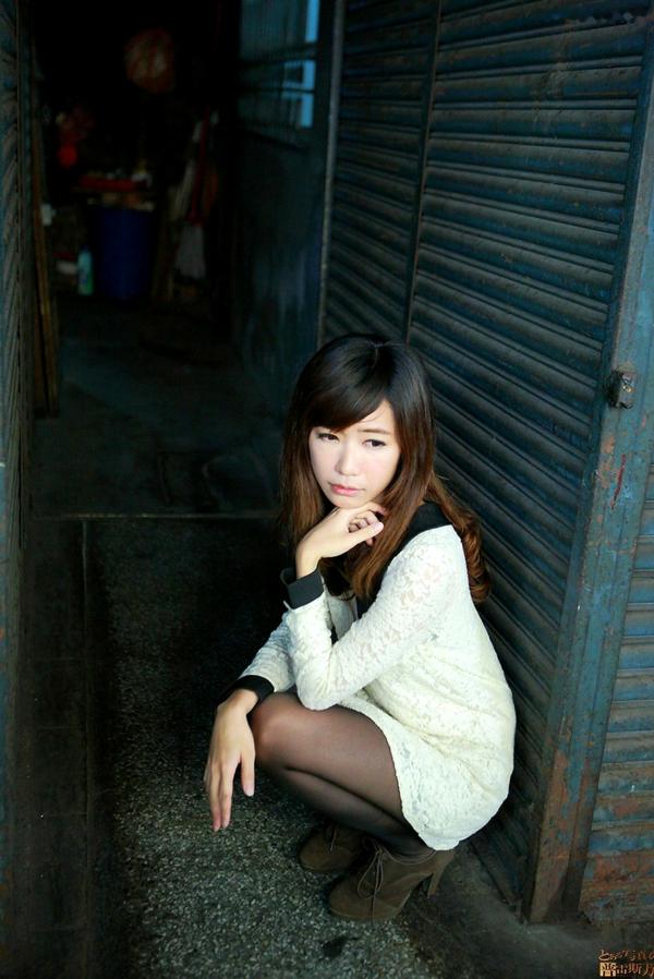 森迫永依 森迫永依  台湾正妹丸子：台南小西门老宅复古风外拍，简约毛衣尽显清纯气质，文艺写真大赏第23张图片