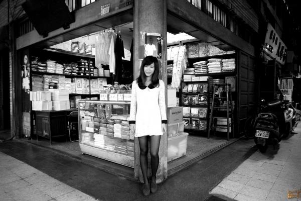 森迫永依 森迫永依  台湾正妹丸子：台南小西门老宅复古风外拍，简约毛衣尽显清纯气质，文艺写真大赏第29张图片
