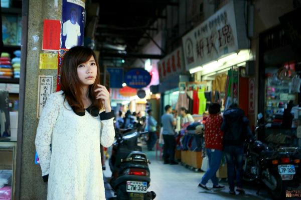 森迫永依 森迫永依  台湾正妹丸子：台南小西门老宅复古风外拍，简约毛衣尽显清纯气质，文艺写真大赏第33张图片