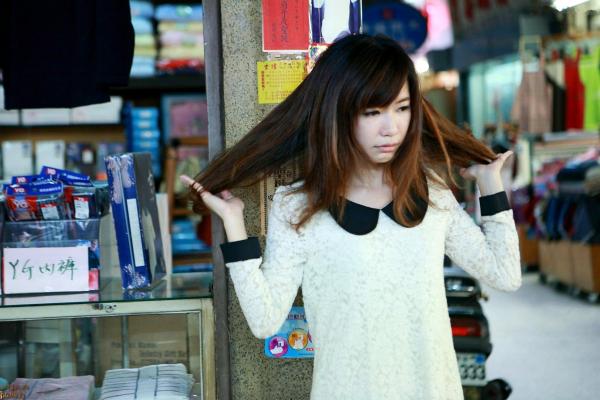 森迫永依 森迫永依  台湾正妹丸子：台南小西门老宅复古风外拍，简约毛衣尽显清纯气质，文艺写真大赏第38张图片