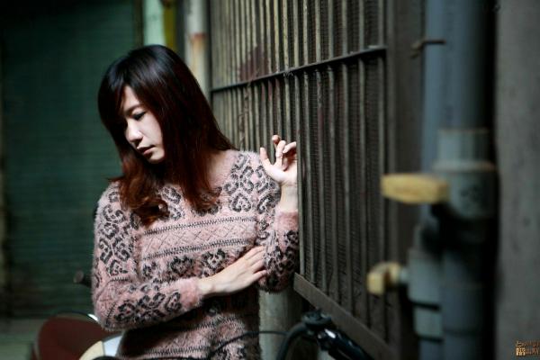 森迫永依 森迫永依  台湾正妹丸子：台南小西门老宅复古风外拍，简约毛衣尽显清纯气质，文艺写真大赏第47张图片