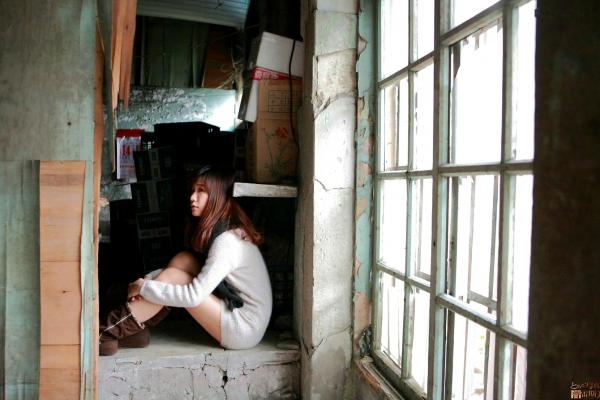 森迫永依 森迫永依  台湾正妹丸子：台南小西门老宅复古风外拍，简约毛衣尽显清纯气质，文艺写真大赏第62张图片