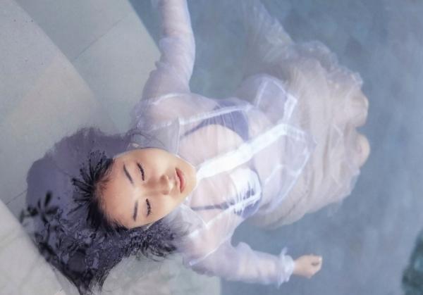 佐藤寛子 佐藤宽子  佐藤寛子《情熱》私房写真集：日本性感尤物泳装诱惑、户外与家居实景大尺度美图，尽显迷人曲线第9张图片