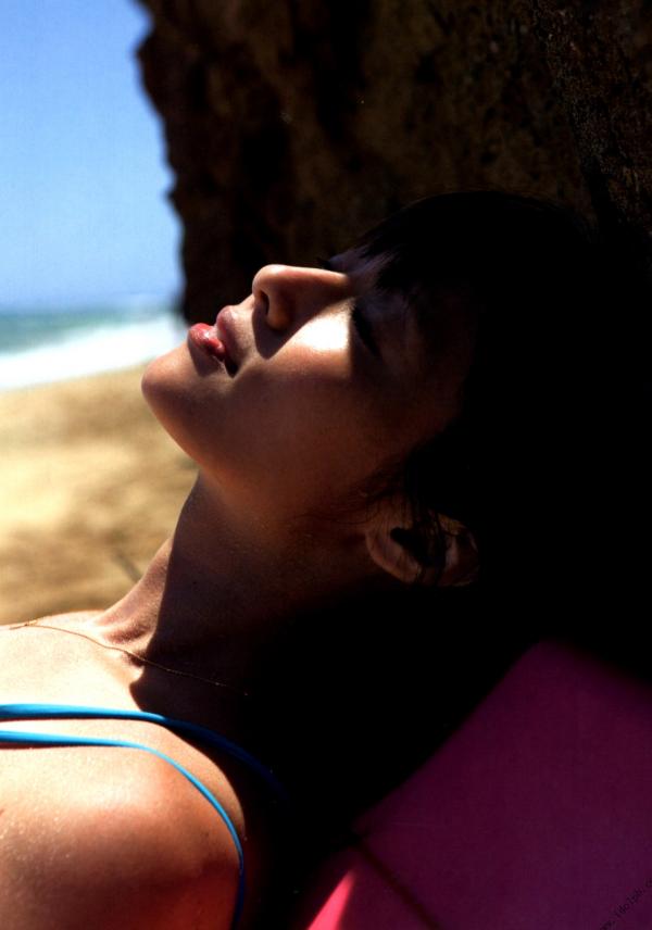 深田恭子 深田恭子  PB写真集_深田恭子《AKUA》高清版_海边度假沙滩泳池比基尼写真合集第54张图片