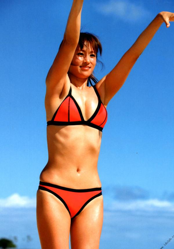 深田恭子 深田恭子  PB写真集_深田恭子《AKUA》高清版_海边度假沙滩泳池比基尼写真合集第72张图片