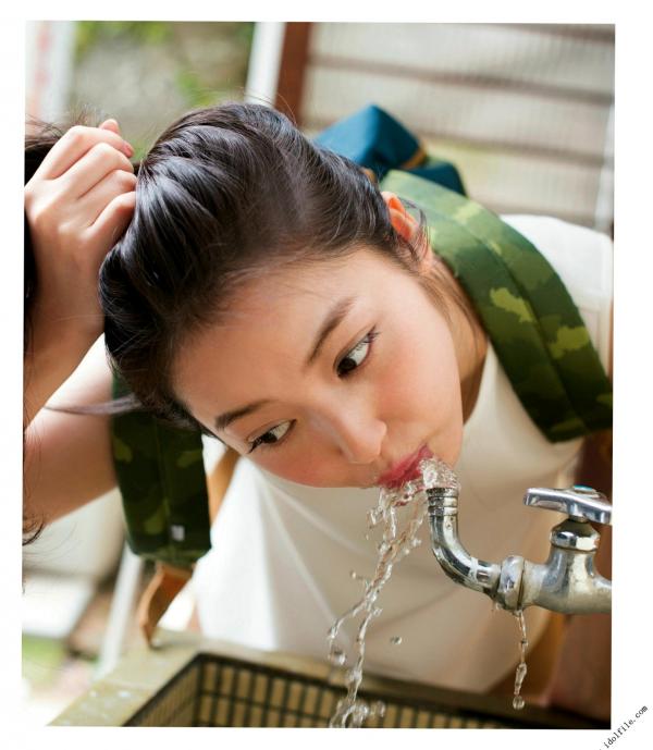 佐々木希 佐佐木希  佐々木希《かくしごと》精选写真集：清新灵动，解锁治愈系女神的居家视觉魅力第4张图片