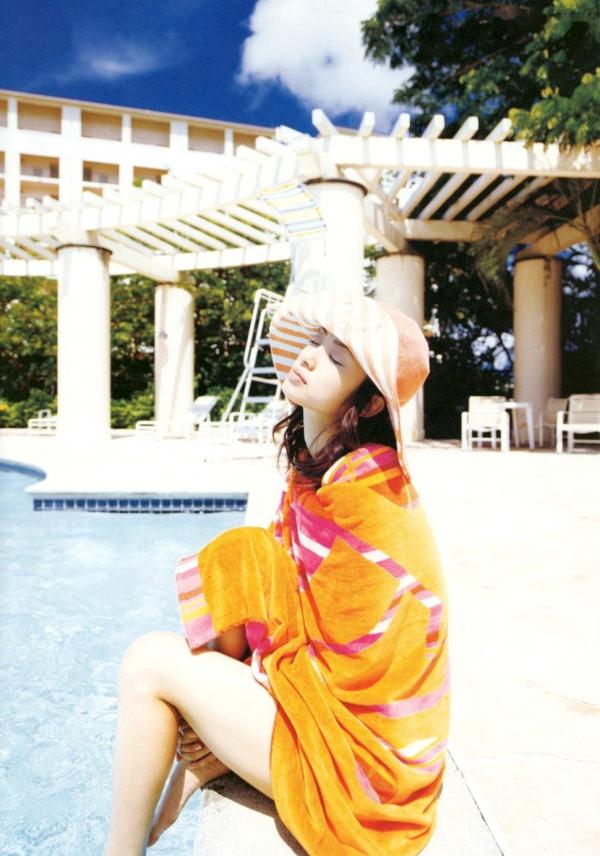 上戸彩 上户彩  PB写真集_上户彩《Breath》治愈系清纯写真，演绎公路旅拍与室内居家自然风情第21张图片
