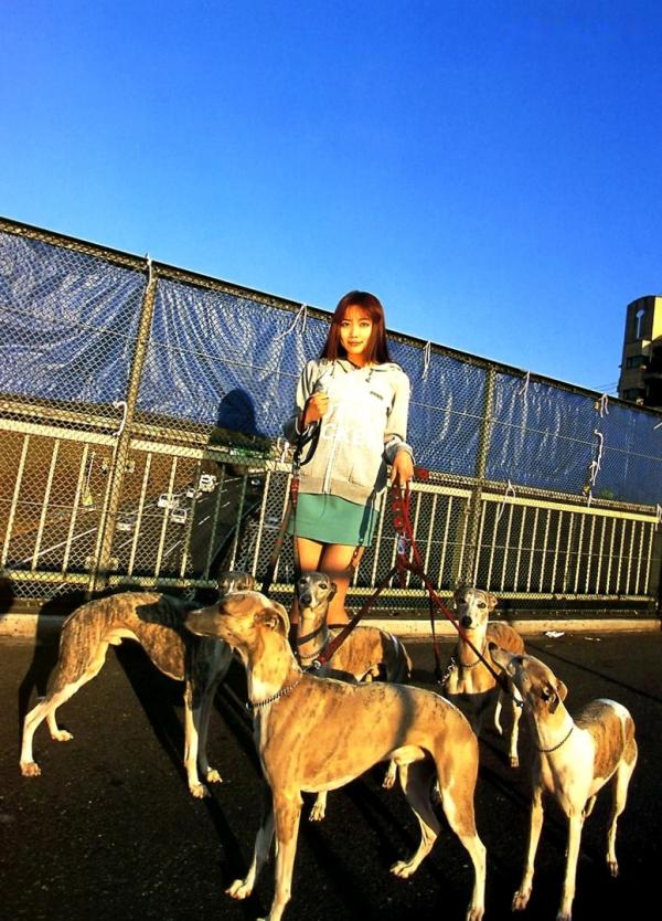 佐藤江梨子   佐藤江梨子《おひっこし》写真集：唯美光影下的艺术写真，极致展现内敛女神气质第17张图片