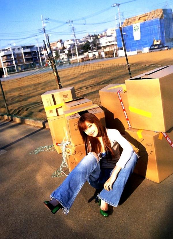 佐藤江梨子   佐藤江梨子《おひっこし》写真集：唯美光影下的艺术写真，极致展现内敛女神气质第52张图片