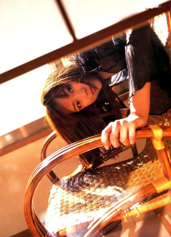 佐藤江梨子   佐藤江梨子《おひっこし》写真集：唯美光影下的艺术写真，极致展现内敛女神气质第78张图片