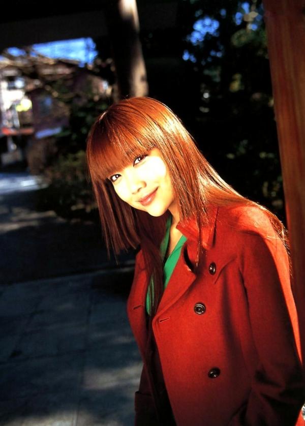 佐藤江梨子   佐藤江梨子《おひっこし》写真集：唯美光影下的艺术写真，极致展现内敛女神气质第90张图片