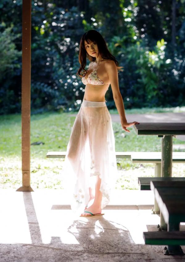 中村静香   中村静香写真集『溢れるものが止められなくなったのは、私のネジが馬鹿になったんだ。きっと。』高清户外私房性感美图赏析第3张图片