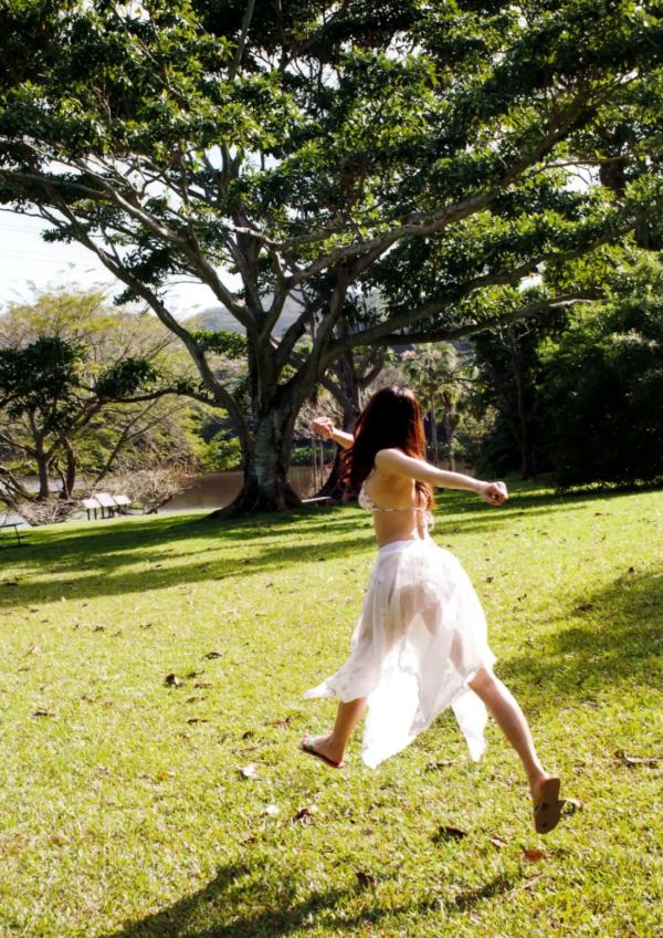 中村静香   中村静香写真集『溢れるものが止められなくなったのは、私のネジが馬鹿になったんだ。きっと。』高清户外私房性感美图赏析第6张图片