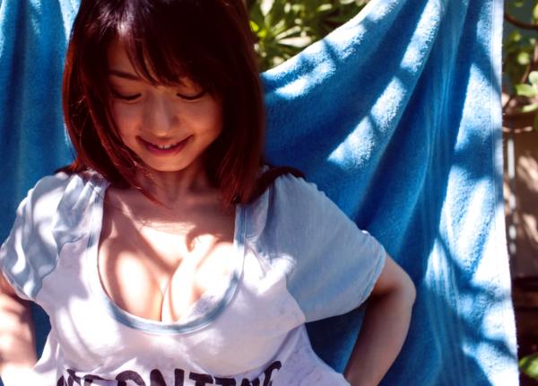 中村静香   中村静香写真集『溢れるものが止められなくなったのは、私のネジが馬鹿になったんだ。きっと。』高清户外私房性感美图赏析第33张图片