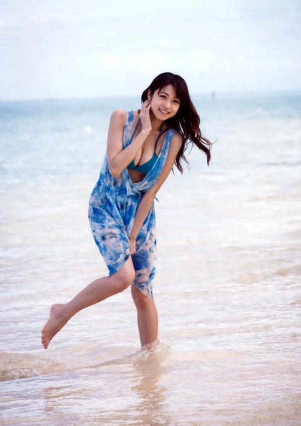 中村静香   中村静香写真集『溢れるものが止められなくなったのは、私のネジが馬鹿になったんだ。きっと。』高清户外私房性感美图赏析第43张图片
