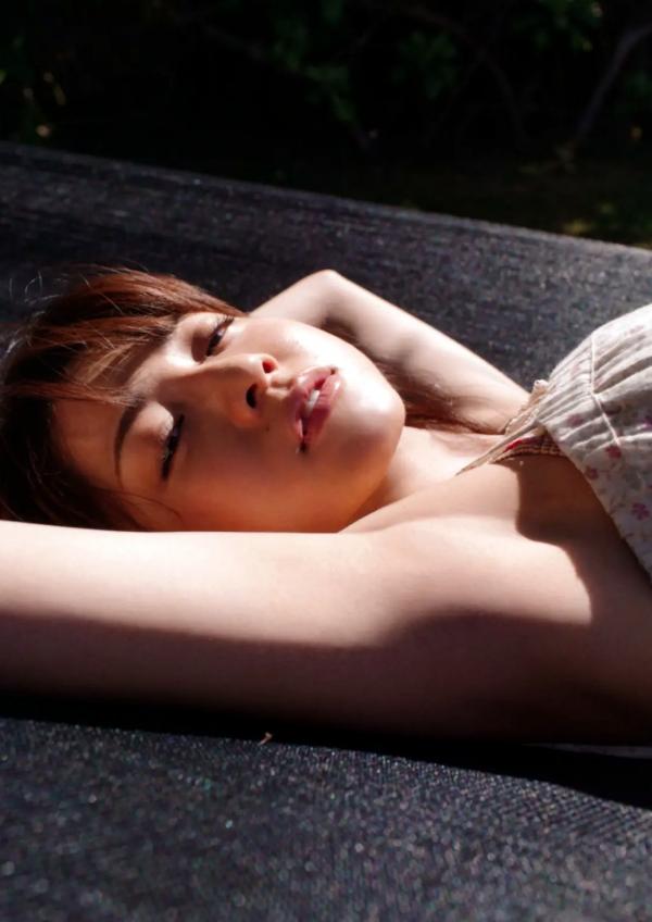 中村静香   中村静香写真集『溢れるものが止められなくなったのは、私のネジが馬鹿になったんだ。きっと。』高清户外私房性感美图赏析第49张图片
