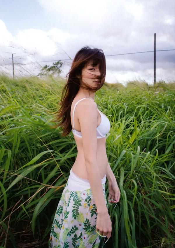 中村静香   中村静香写真集『溢れるものが止められなくなったのは、私のネジが馬鹿になったんだ。きっと。』高清户外私房性感美图赏析第50张图片