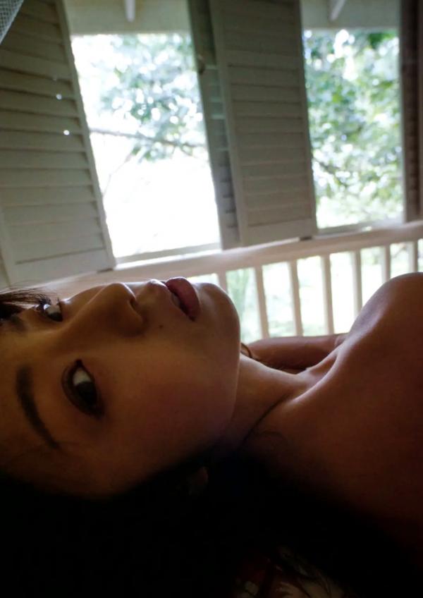 中村静香   中村静香写真集『溢れるものが止められなくなったのは、私のネジが馬鹿になったんだ。きっと。』高清户外私房性感美图赏析第65张图片