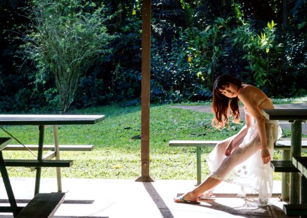 中村静香   中村静香写真集『溢れるものが止められなくなったのは、私のネジが馬鹿になったんだ。きっと。』高清户外私房性感美图赏析第67张图片