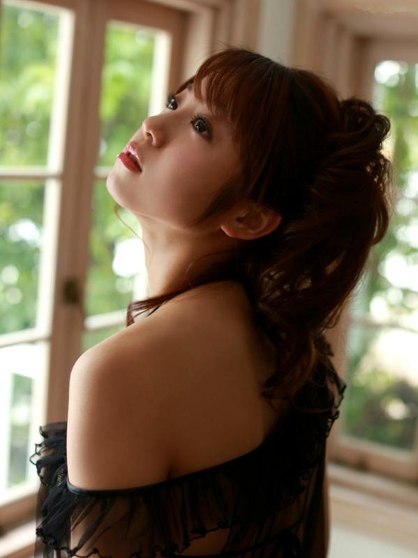 中村静香   中村静香写真集：性感比基尼诱惑，展现童颜巨乳极品曲线美，居家风格写真，令人沉醉的清纯女神第22张图片