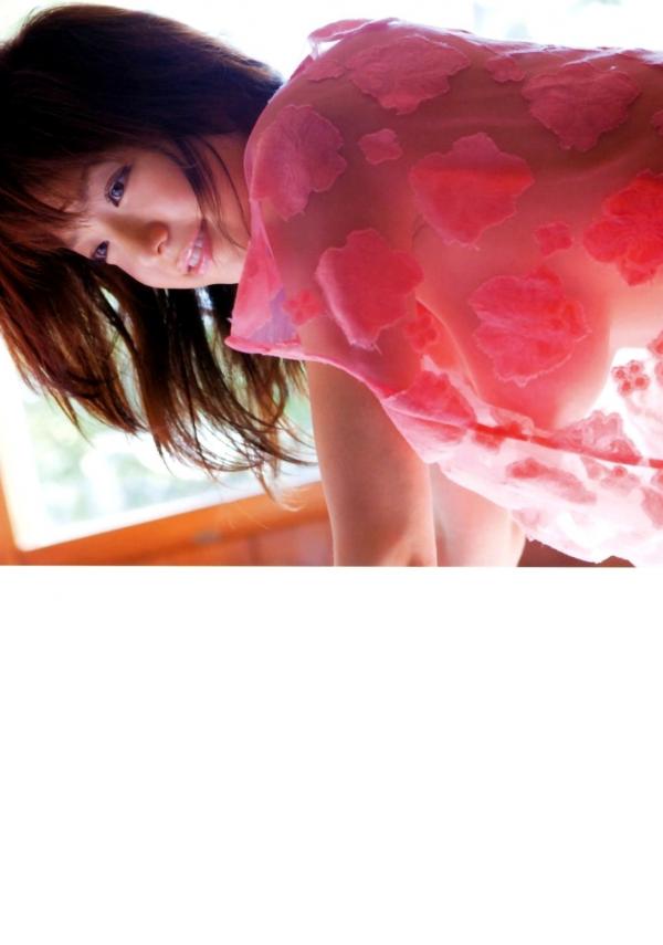 中村静香   PB写真集_中村静香《HUG ハグ》户外花园透视诱惑私房美图集[85P]第40张图片