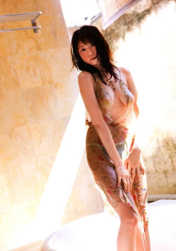 中村静香   PB写真集_中村静香《HUG ハグ》户外花园透视诱惑私房美图集[85P]第52张图片