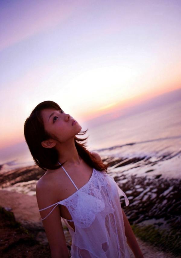 中村静香   PB写真集_中村静香《HUG ハグ》户外花园透视诱惑私房美图集[85P]第82张图片