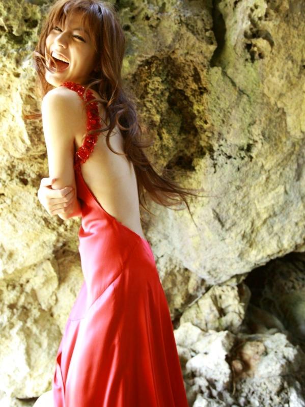 杉本有美   Sabra杉本有美《STARTING OVER》高清写真集：清新海边风情与时尚街拍，尽显绝美女神诱惑魅力第18张图片