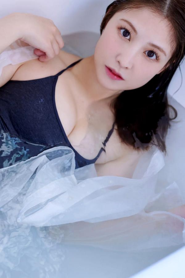 小池唯  小池唯《ずっとキミを待っていた》日系清纯湿身与阳光家居写真第50张图片