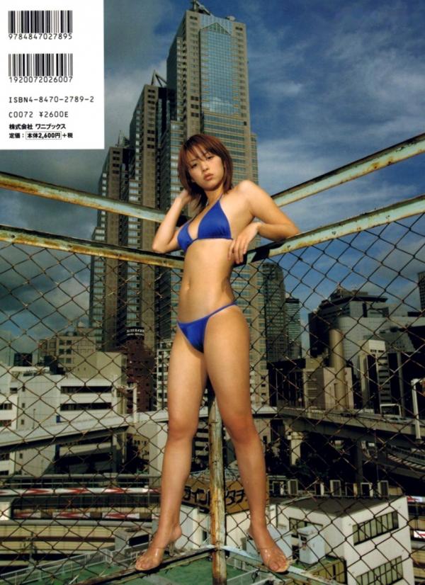 岩佐真悠子   PB写真集_岩佐真悠子《Sixteen Blue》沙滩比基尼湿身诱惑，清纯日本女神精选写真集 [83P]第12张图片