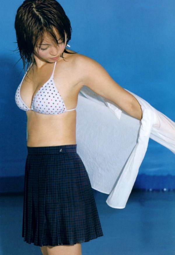 岩佐真悠子   PB写真集_岩佐真悠子《Sixteen Blue》沙滩比基尼湿身诱惑，清纯日本女神精选写真集 [83P]第39张图片