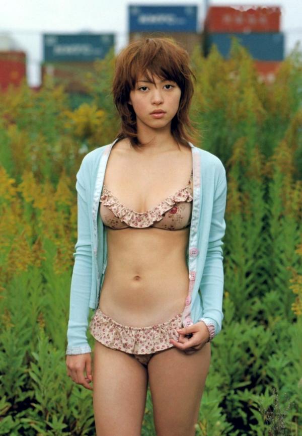 岩佐真悠子   PB写真集_岩佐真悠子《Sixteen Blue》沙滩比基尼湿身诱惑，清纯日本女神精选写真集 [83P]第49张图片
