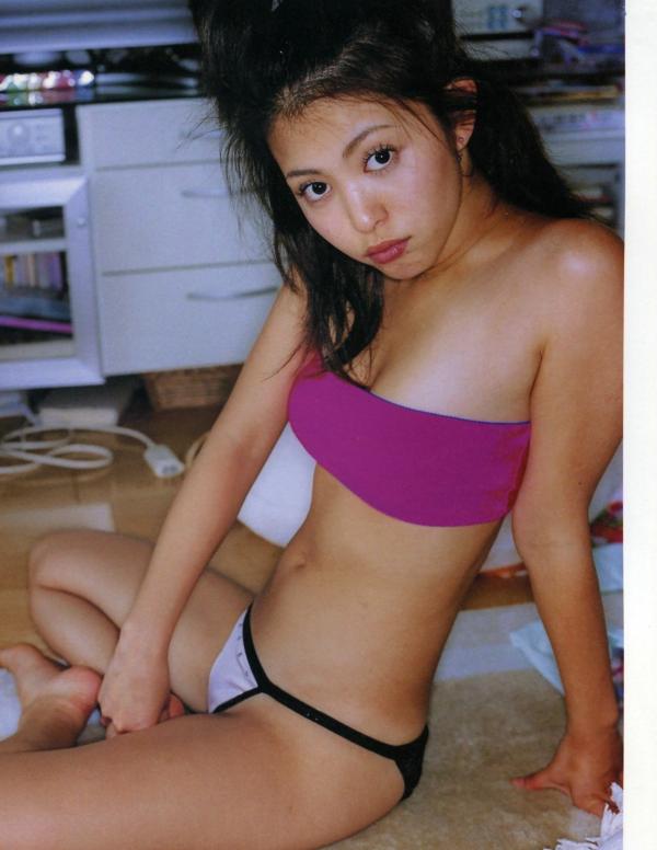 岩佐真悠子   岩佐真悠子写真集《イキズカイ》生活随拍与内衣诱惑，展现清纯与性感并存的绝美身姿，全套高清套图第2张图片