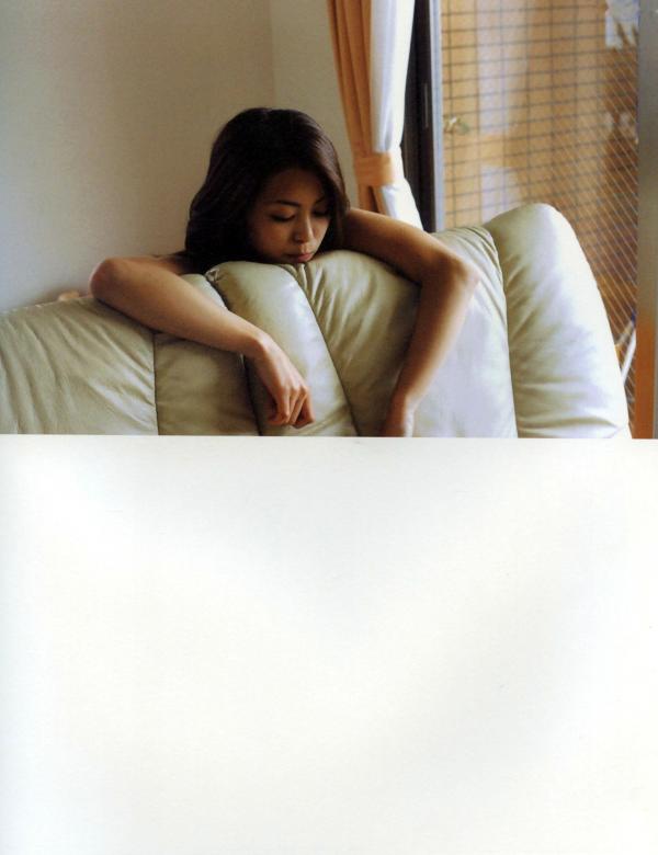 岩佐真悠子   岩佐真悠子写真集《イキズカイ》生活随拍与内衣诱惑，展现清纯与性感并存的绝美身姿，全套高清套图第20张图片
