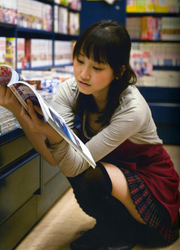 松井玲奈 松井玲奈  PB写真集_松井玲奈《Kingyo》日系纯欲校服制服美少女户外街拍写真第2张图片