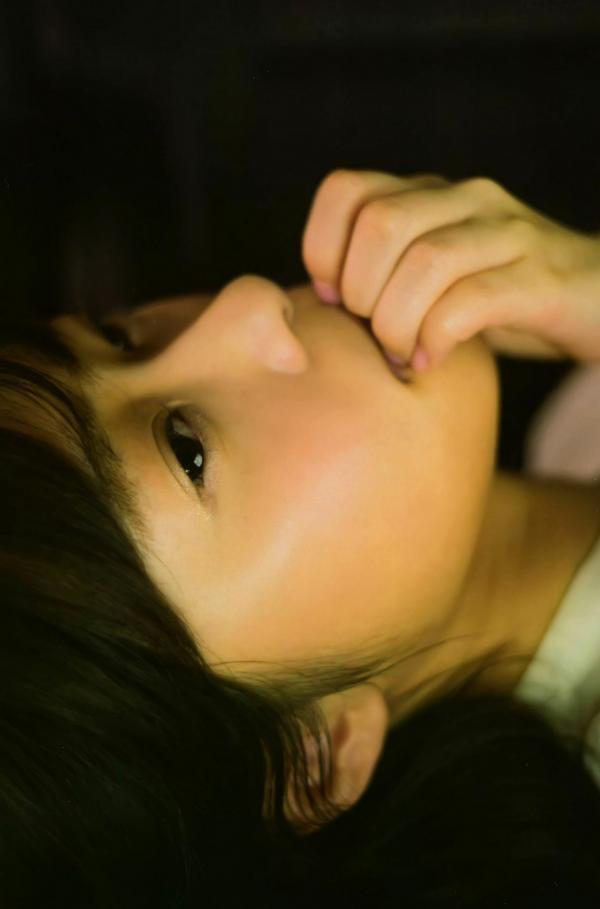 指原莉乃 指原莉乃  PB写真集_指原莉乃《スキャンダル中毒》：日系唯美私房摄影，朦胧剪影下的多面魅力，清纯与成熟并存的极品大尺度写真第2张图片