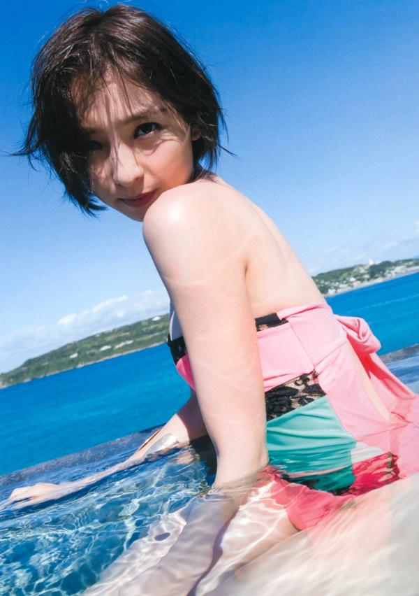 篠田麻里子 篠田麻里子  PB写真集_篠田麻里子《Memories》完全版_清纯甜美_夏日海滩泳池度假_湿身诱惑写真第96张图片