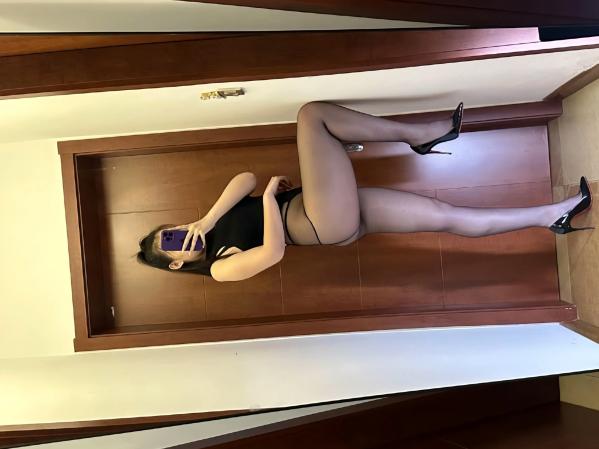 杨颖 杨颖  美邵女Baby - 超热辣连体丁字裤黑丝美腿，性感镜面自拍私房照，尽显迷人曲线第11张图片