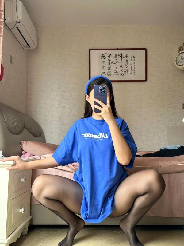 杨颖 杨颖  美邵女Baby - 宽松T恤，黑丝美腿私房，镜面自拍，诱惑高跟，展现极致腿部曲线第13张图片