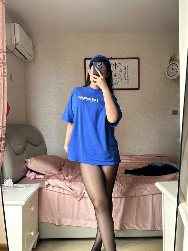 杨颖 杨颖  美邵女Baby - 宽松T恤，黑丝美腿私房，镜面自拍，诱惑高跟，展现极致腿部曲线第19张图片