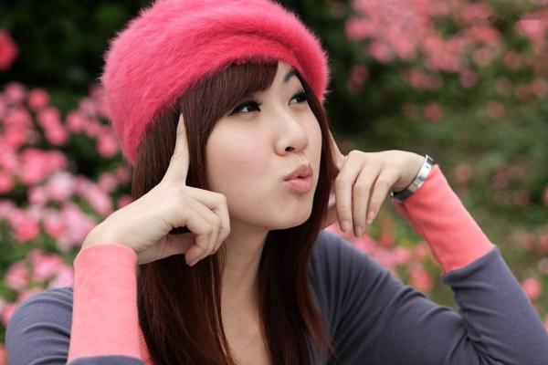 董洁 董洁  台湾正妹Angel清新甜美户外街拍写真，黑丝搭配时尚穿搭展现灵动女神范儿第24张图片