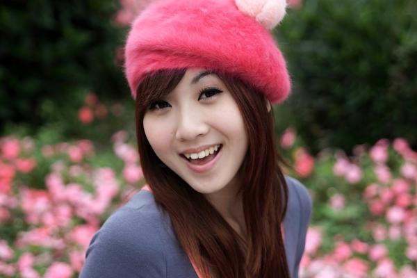 董洁 董洁  台湾正妹Angel清新甜美户外街拍写真，黑丝搭配时尚穿搭展现灵动女神范儿第25张图片