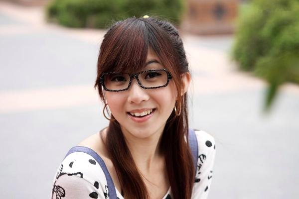 董洁 董洁  台湾正妹Angel清新甜美户外街拍写真，黑丝搭配时尚穿搭展现灵动女神范儿第30张图片