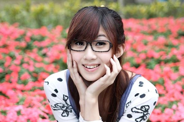 董洁 董洁  台湾正妹Angel清新甜美户外街拍写真，黑丝搭配时尚穿搭展现灵动女神范儿第35张图片