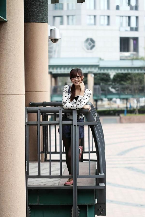 董洁 董洁  台湾正妹Angel清新甜美户外街拍写真，黑丝搭配时尚穿搭展现灵动女神范儿第38张图片